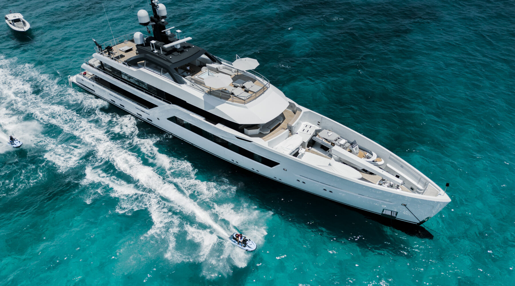 ENTOURAGE Yacht Charter
